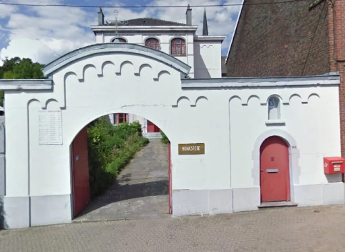 Monastère, La Louvière