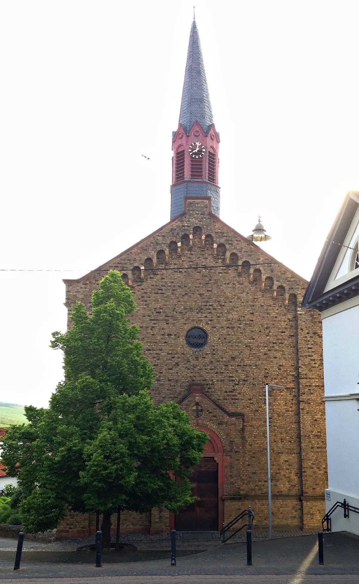 Katholische Pfarrkirche St. Peter in den Ketten, Gau-Bischofsheim