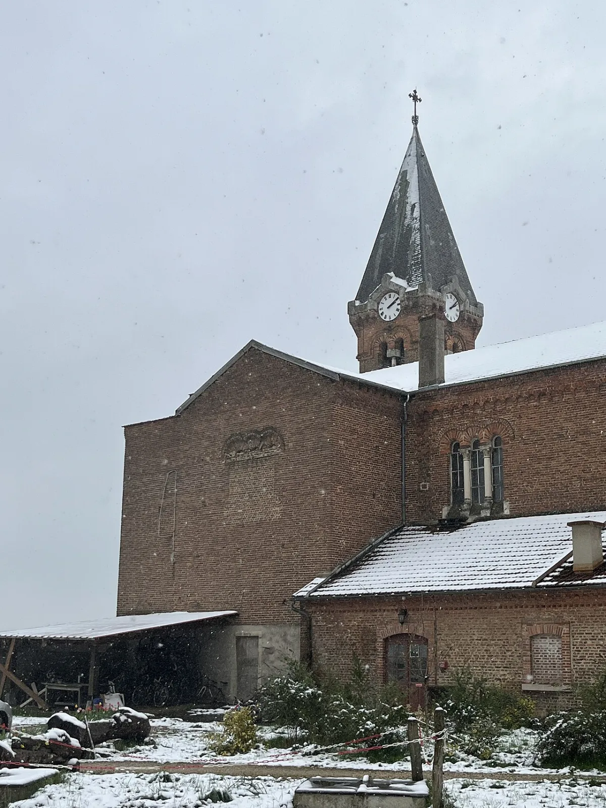 Abbatiale Notre-Dame des Dombes, Le Plantay