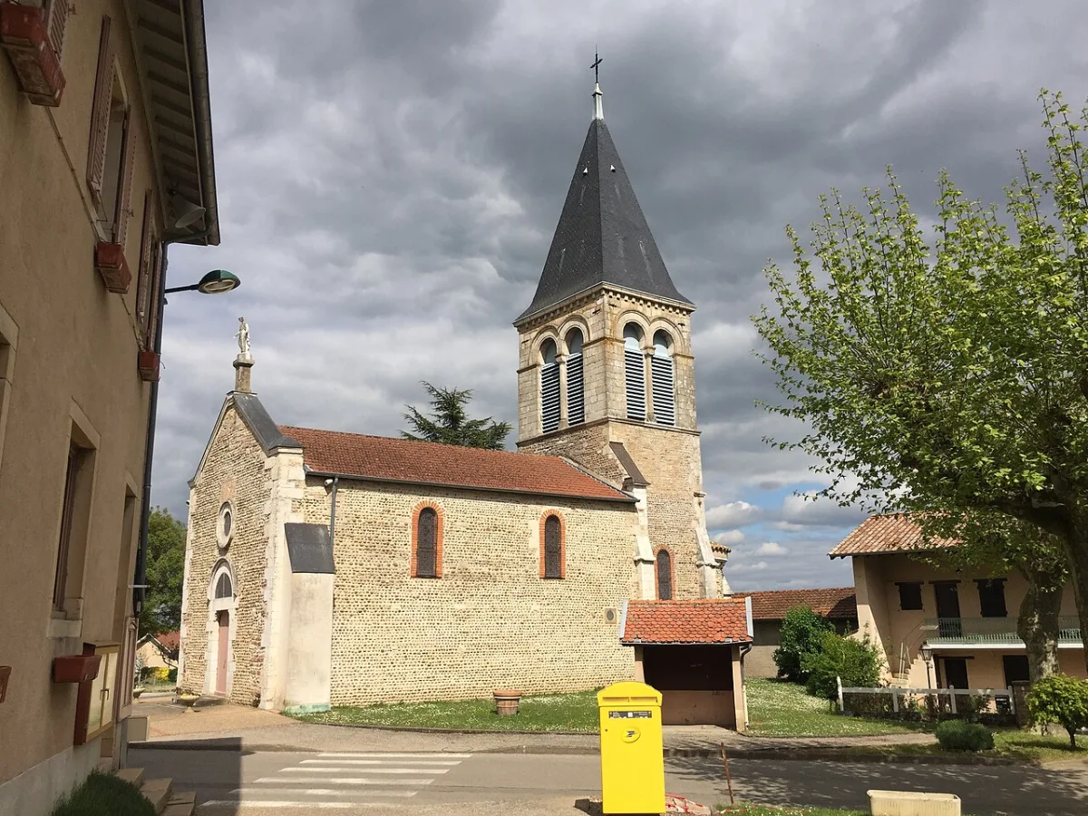 Église Saint Cyr, Relevant