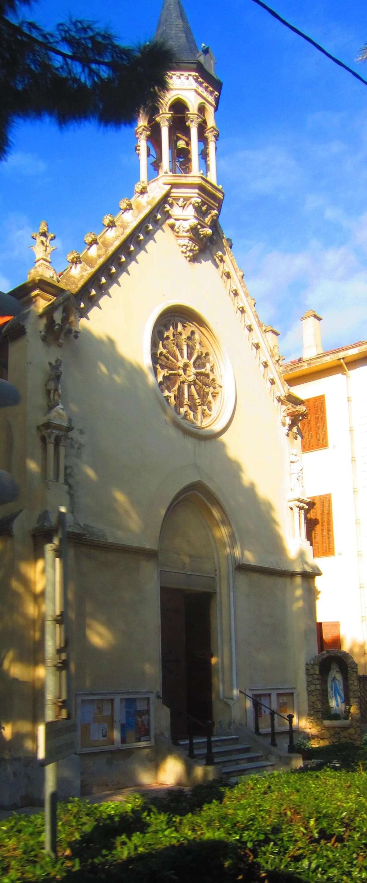 Église Saint-Pierre, Golfe-Juan