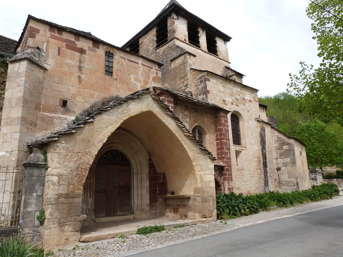 Église Saint Austremoine, Salles La Source
