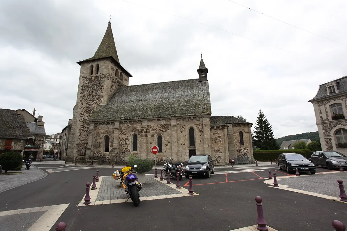 Église RIOM-ES-MONTAGNES, Riom Es Montagnes