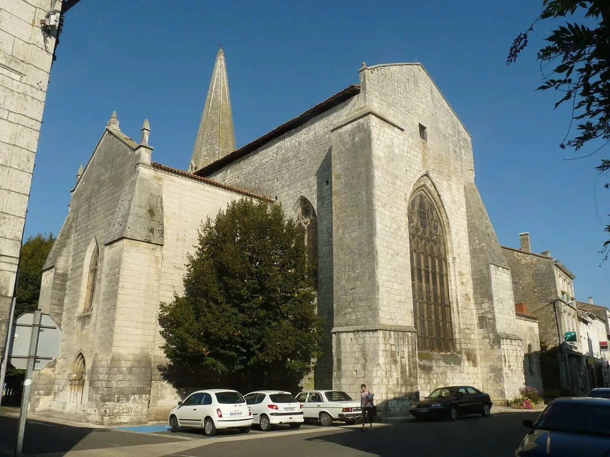 La Rochefoucauld : Notre Dame, La Rochefoucauld-En-Angoumois