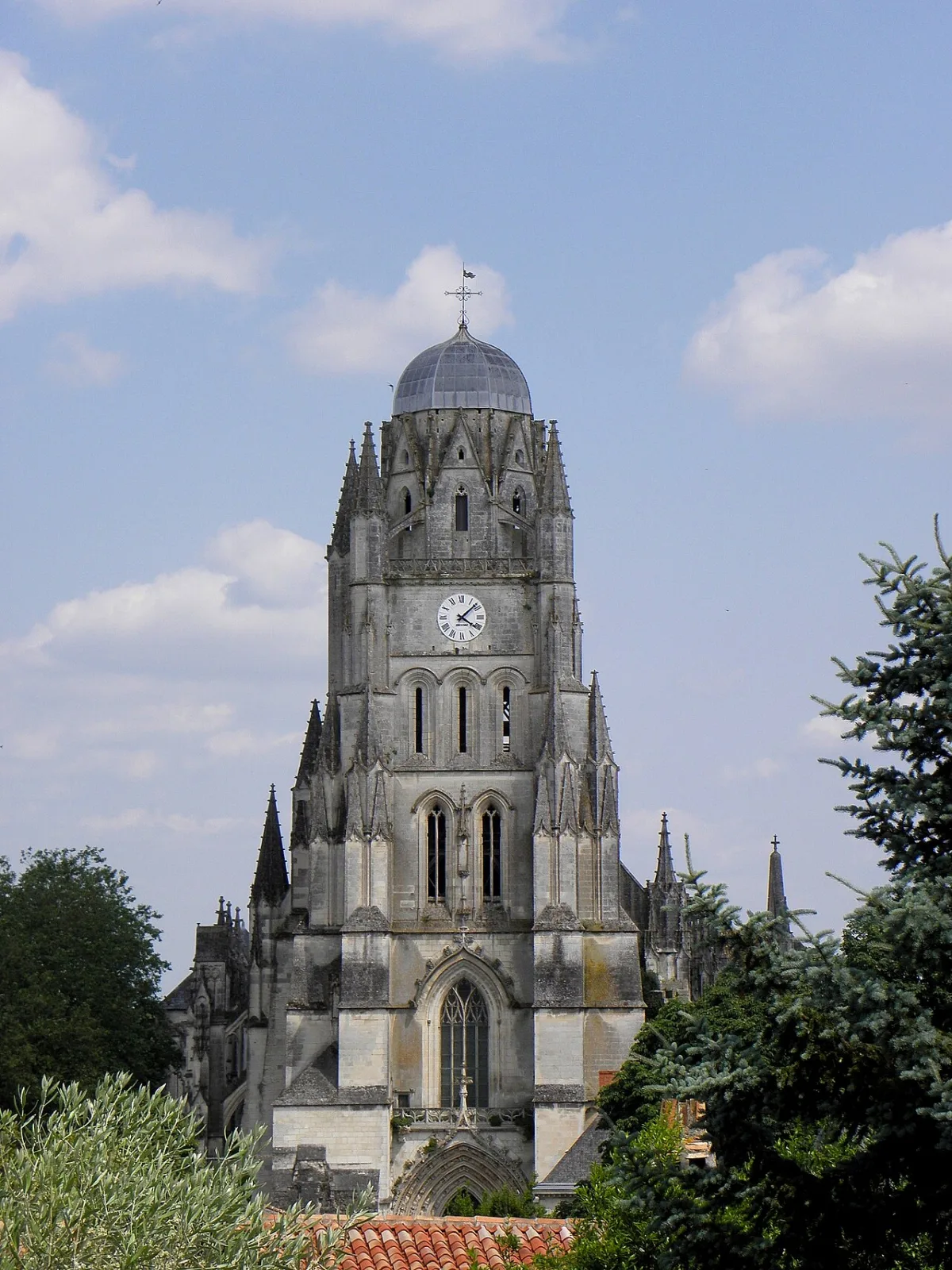 Saint Pierre, Saintes