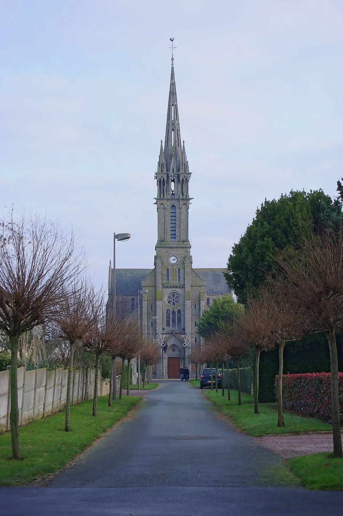 Église Saint-Nicolas et Saint-Guillaume, Hénanbihen