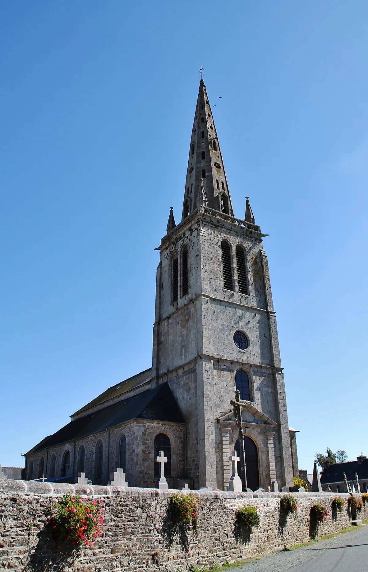 Église Saint Pierre (Ploëzal), Ploezal