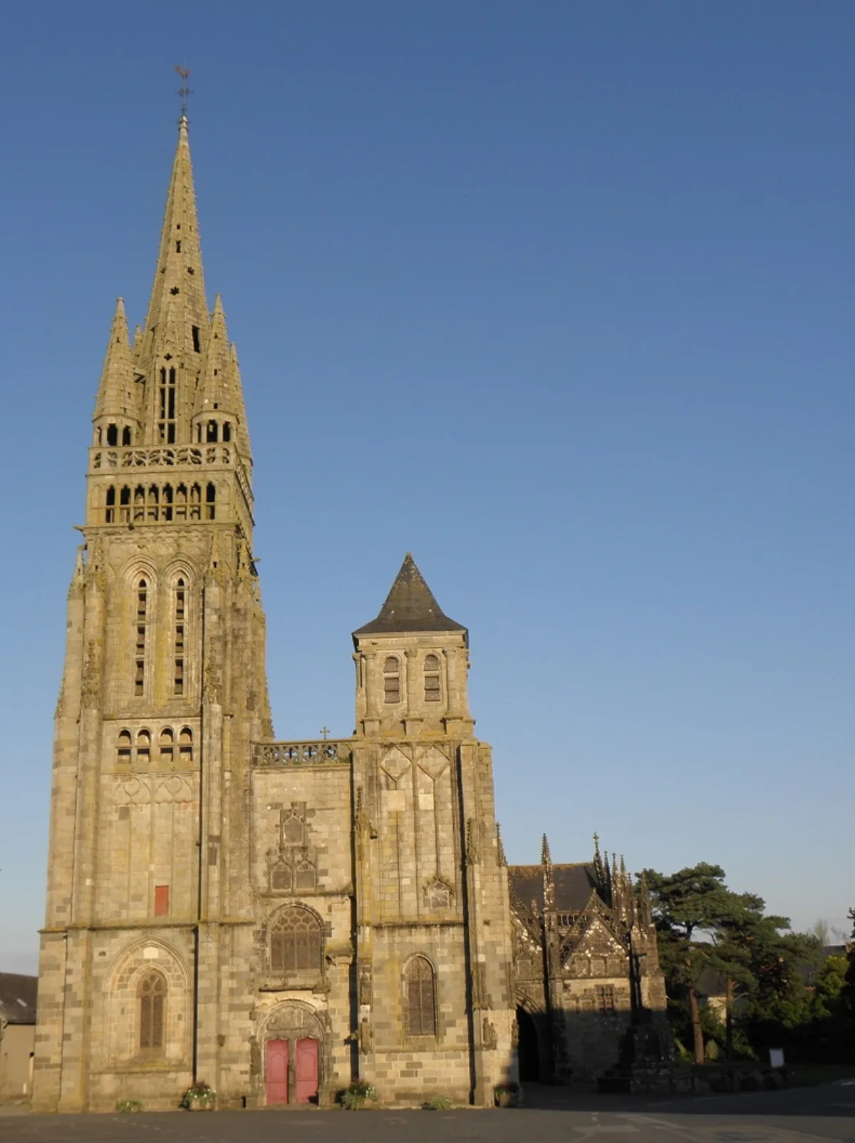 Basilique Notre-Dame du Folgoët, Le Folgoet