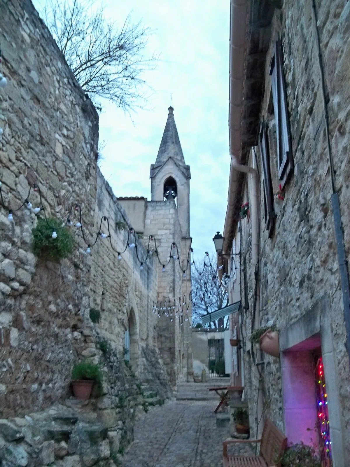 Notre Dame de l'Assomption (Eglise des Angles), Les Angles