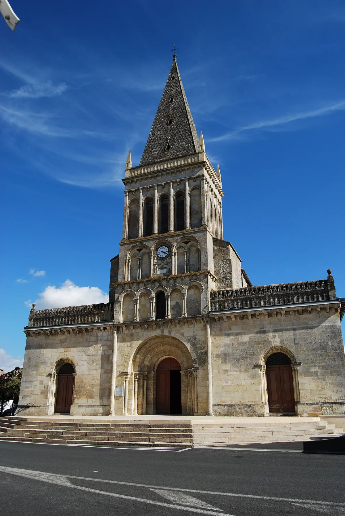 Saint Pierre, Ambares Et Lagrave