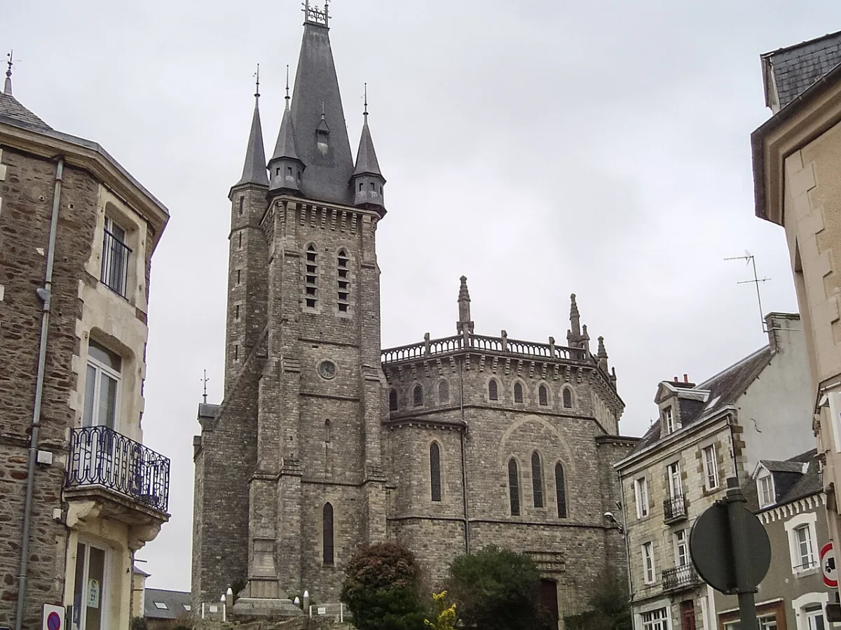 Église Saint Pierre, Chateaubourg