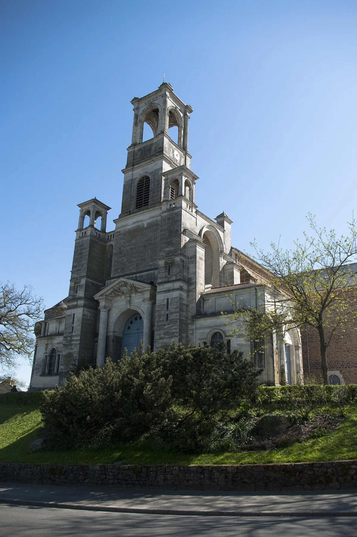 Église Saint Louis Marie Grignon de Montfort, Montfort Sur Meu