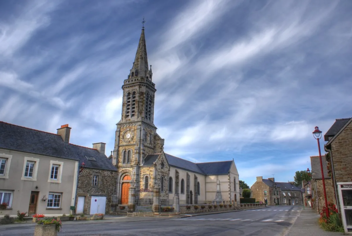 Église Saint Pierre, Roz Landrieux
