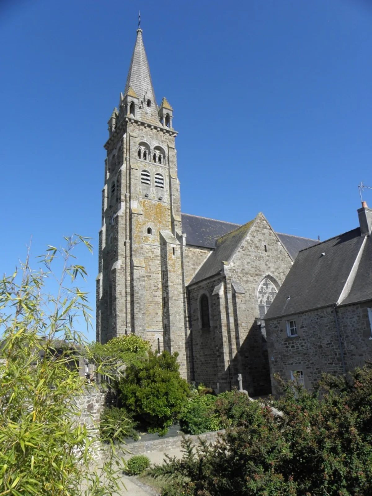 Église Saint Pierre, Saint Pere