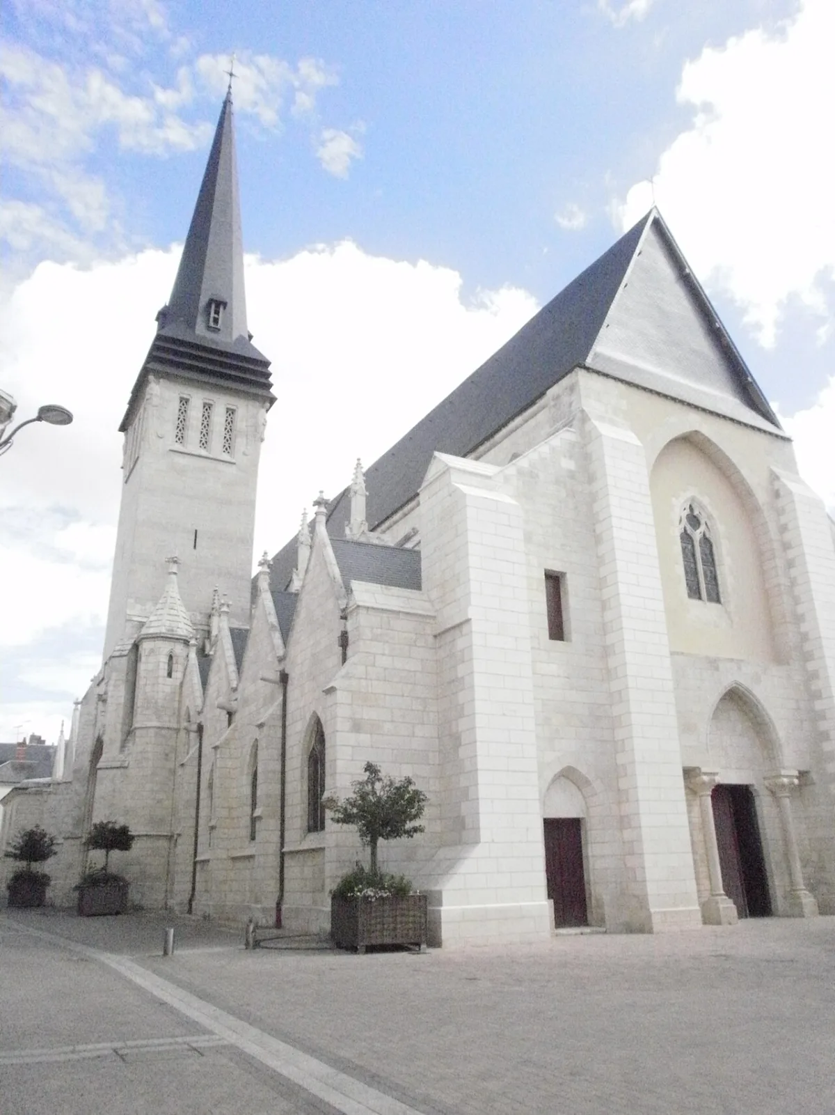 Église à ISSOUDUN (Eglise Saint Cyr), Issoudun