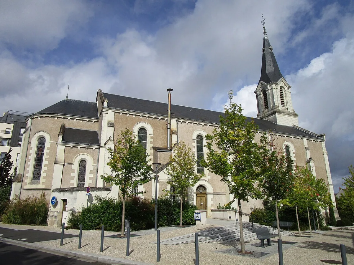Saint Pierre et Saint Paul (Centre), Joue Les Tours