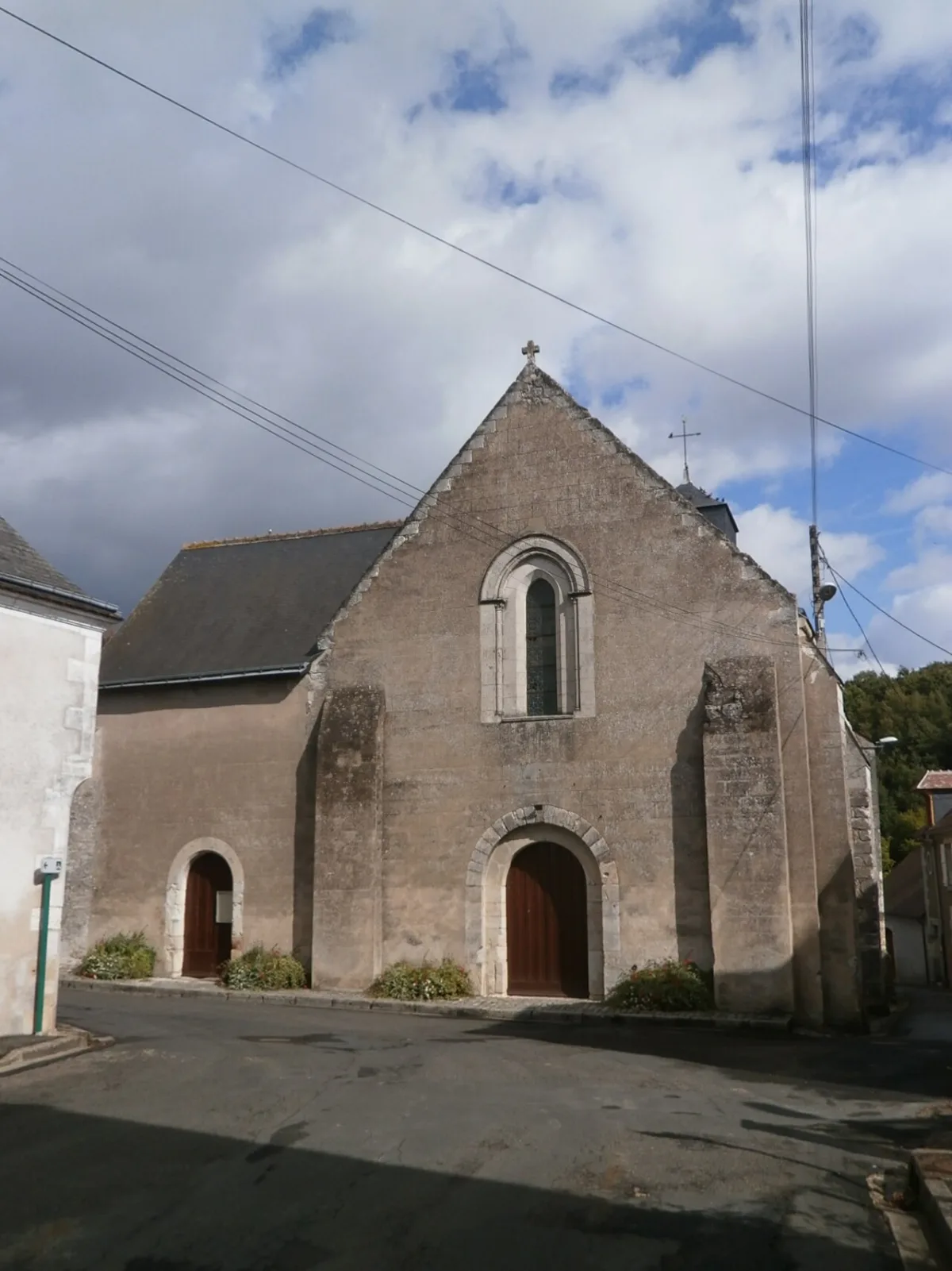 Église Luzillé, Luzille