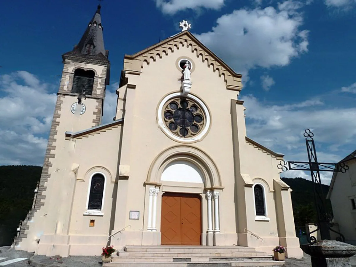 Église LAVARS (Nativité de Notre-Dame), Lavars