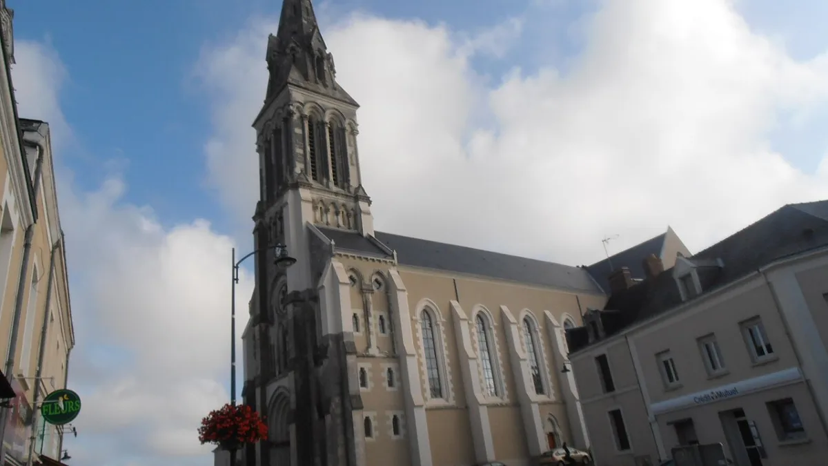 Église St Aubin - LOUROUX-BÉCONNAIS -, Le Louroux Béconnais