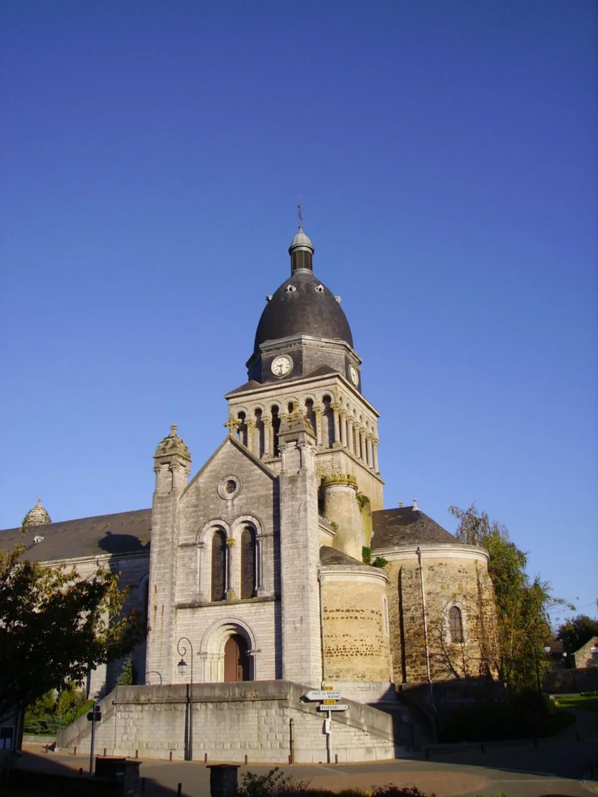 Église Saint Cyr et Sainte Julitte, Bouere