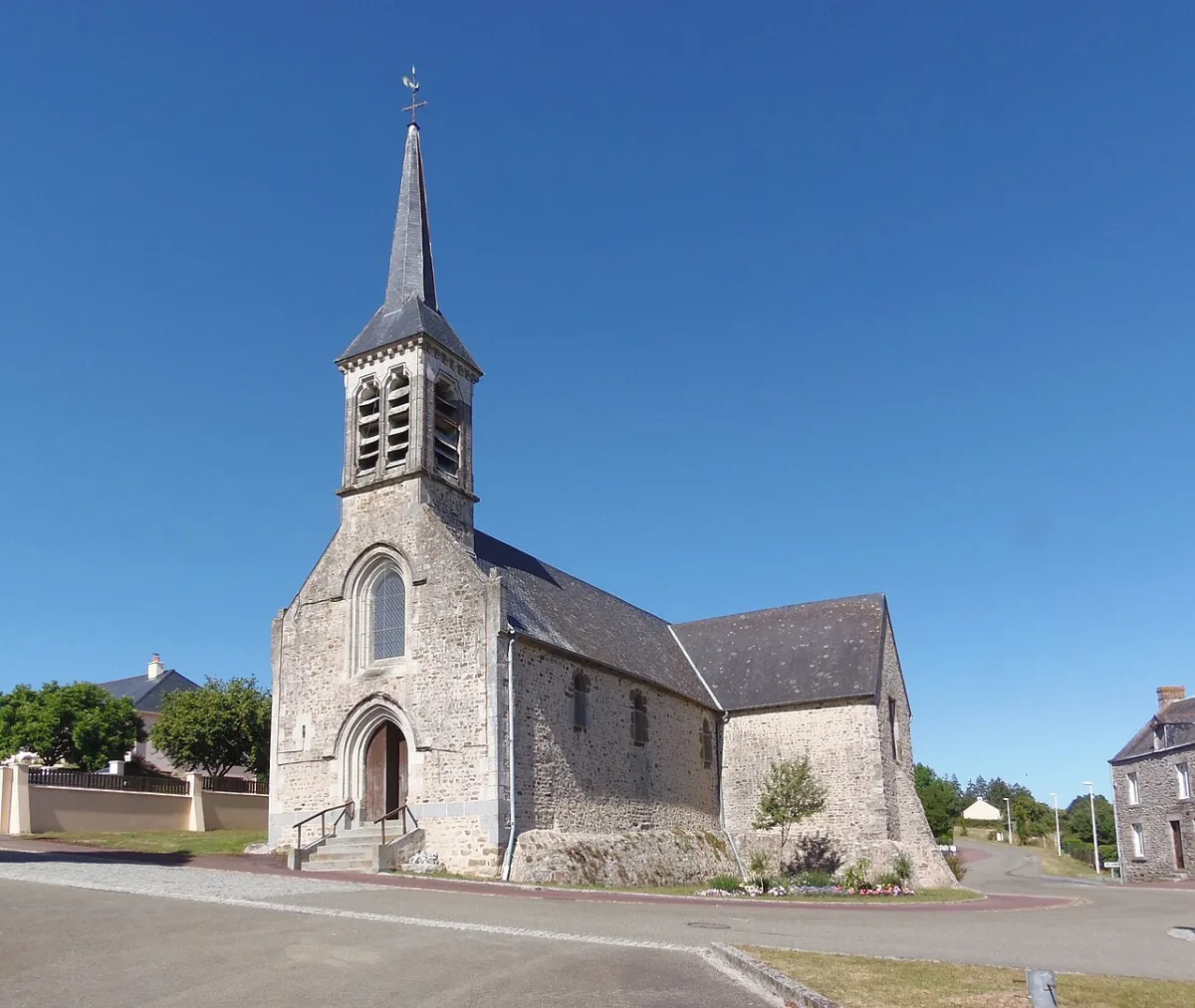 Église Saint Calais, solitaire, Crennes Sur Fraubee