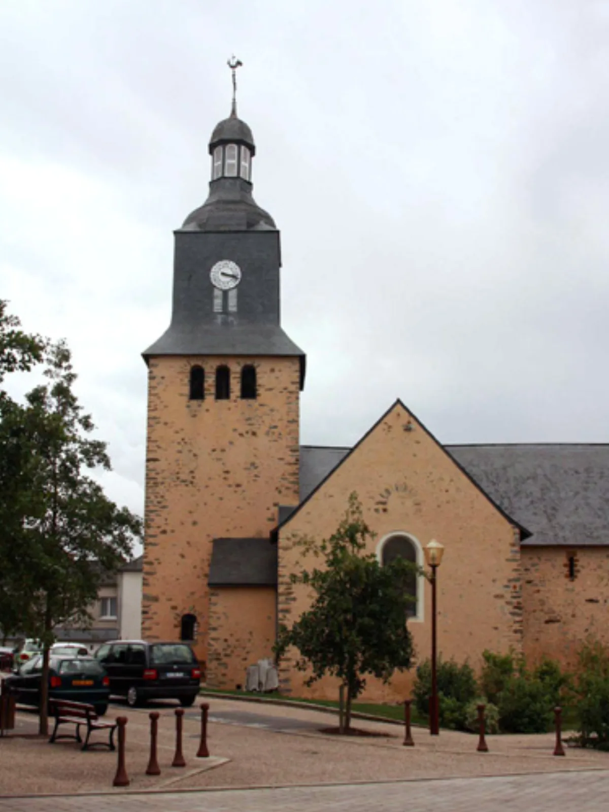 Église Saint Siméon-le-Stylite, L'Huisserie