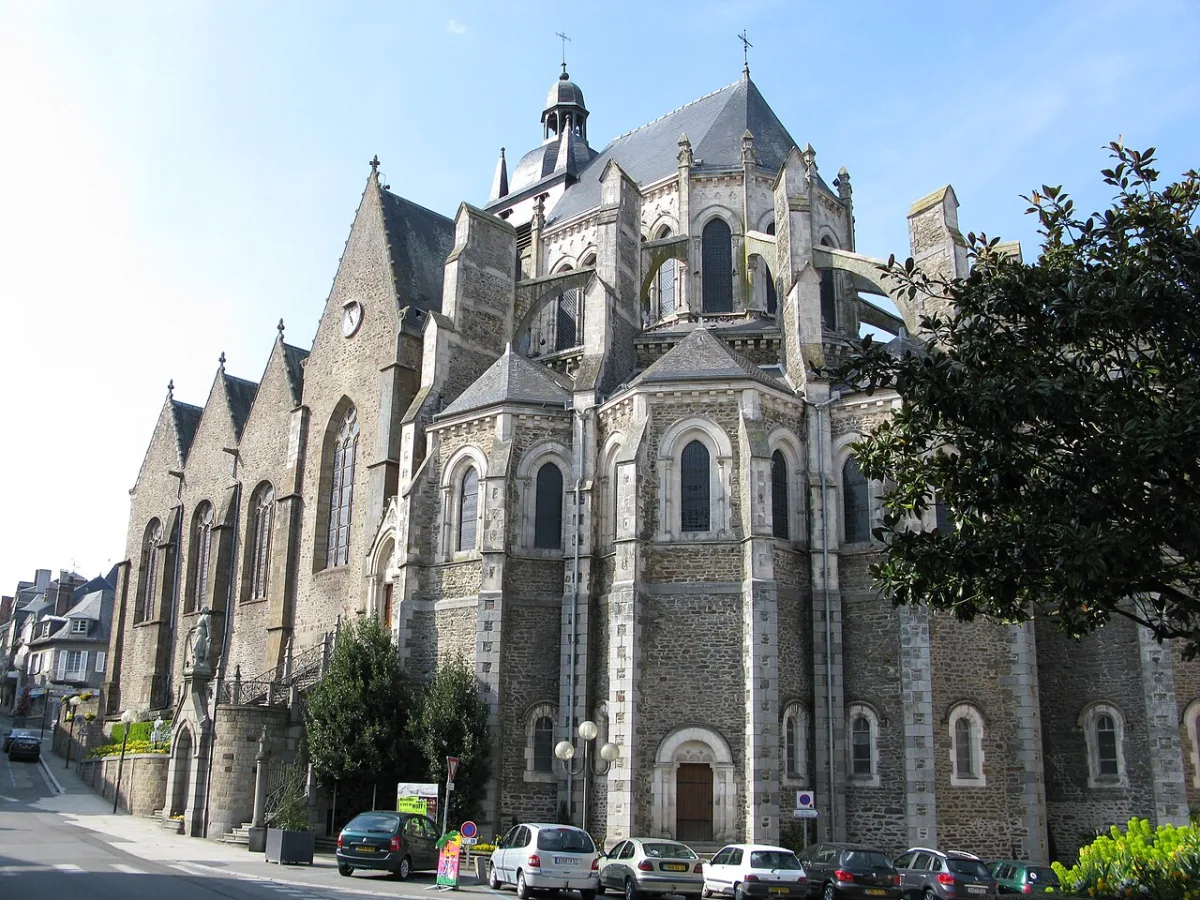 Basilique Notre Dame des Miracles, Mayenne
