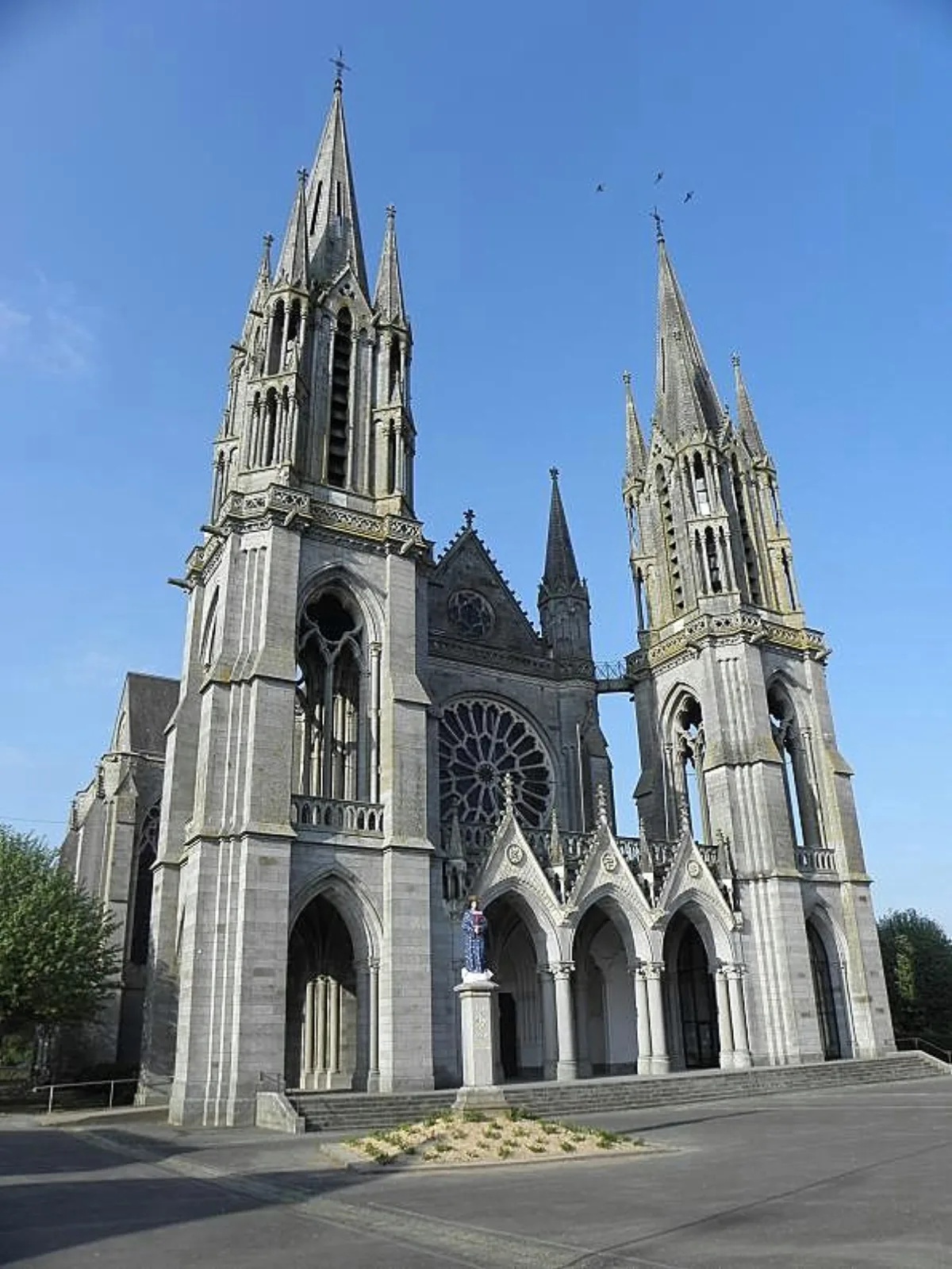 Basilique Notre Dame de Pontmain, Pontmain