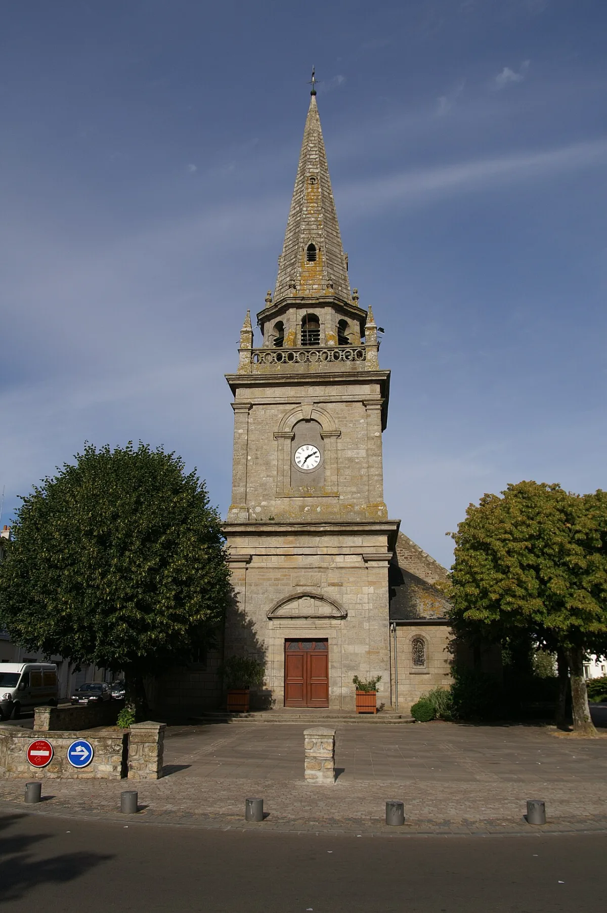 Église Saint-Pierre ès liens (PLOEMEUR CENTRE), Ploemeur