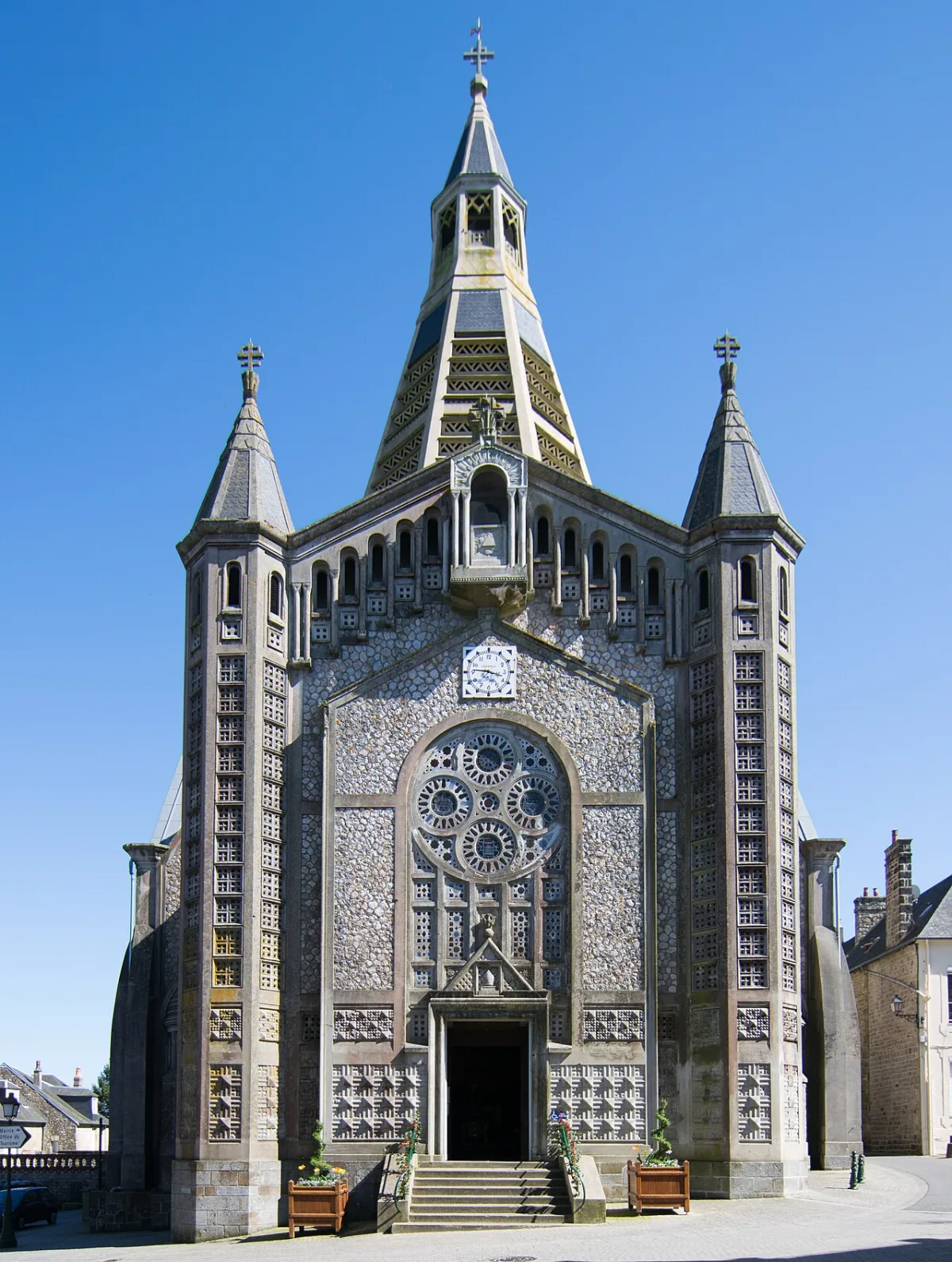 Saint Julien (Domfront), Domfront