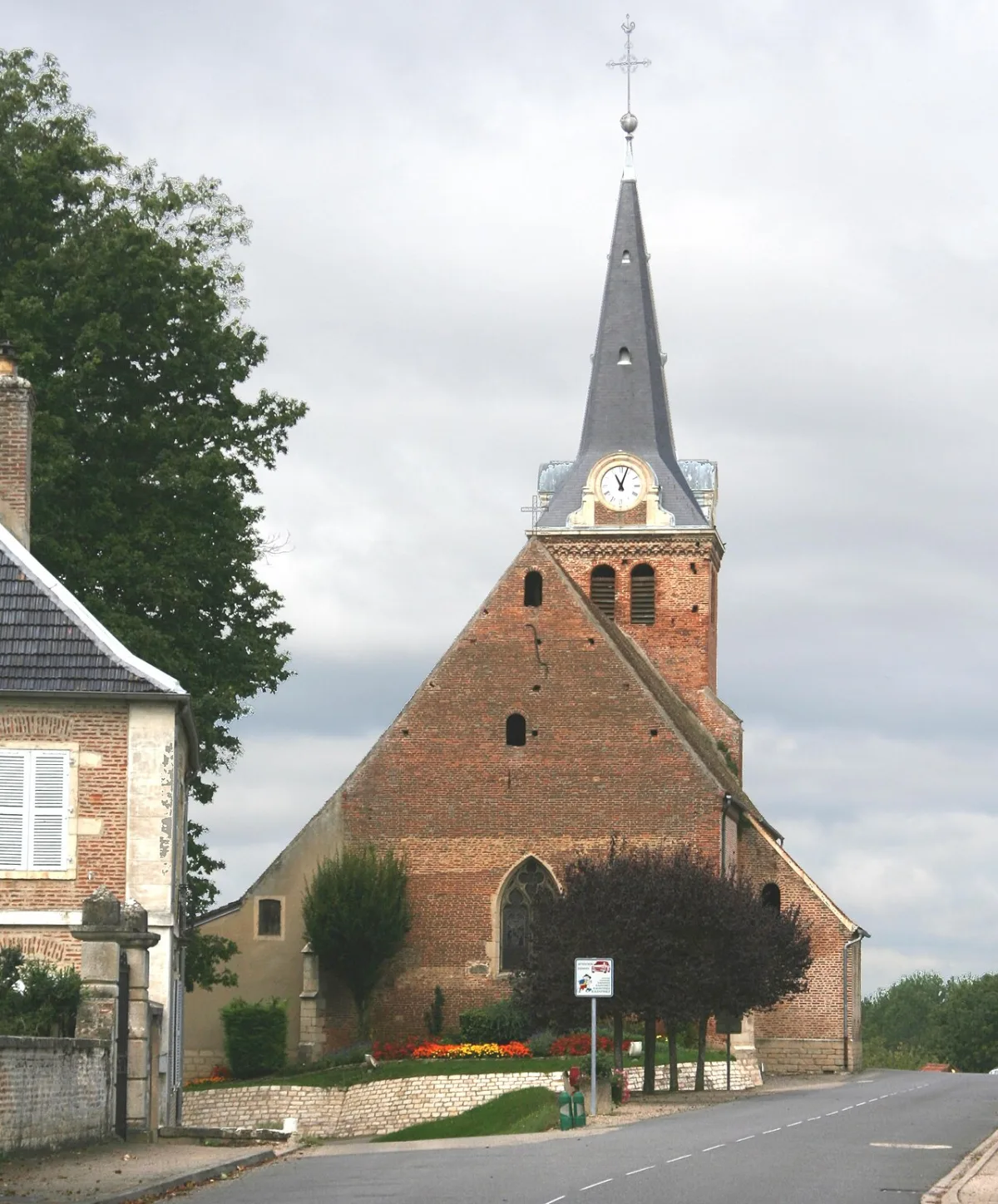 Eglise de Pierre-de-Bresse (Pierre de Bresse), Pierre De Bresse