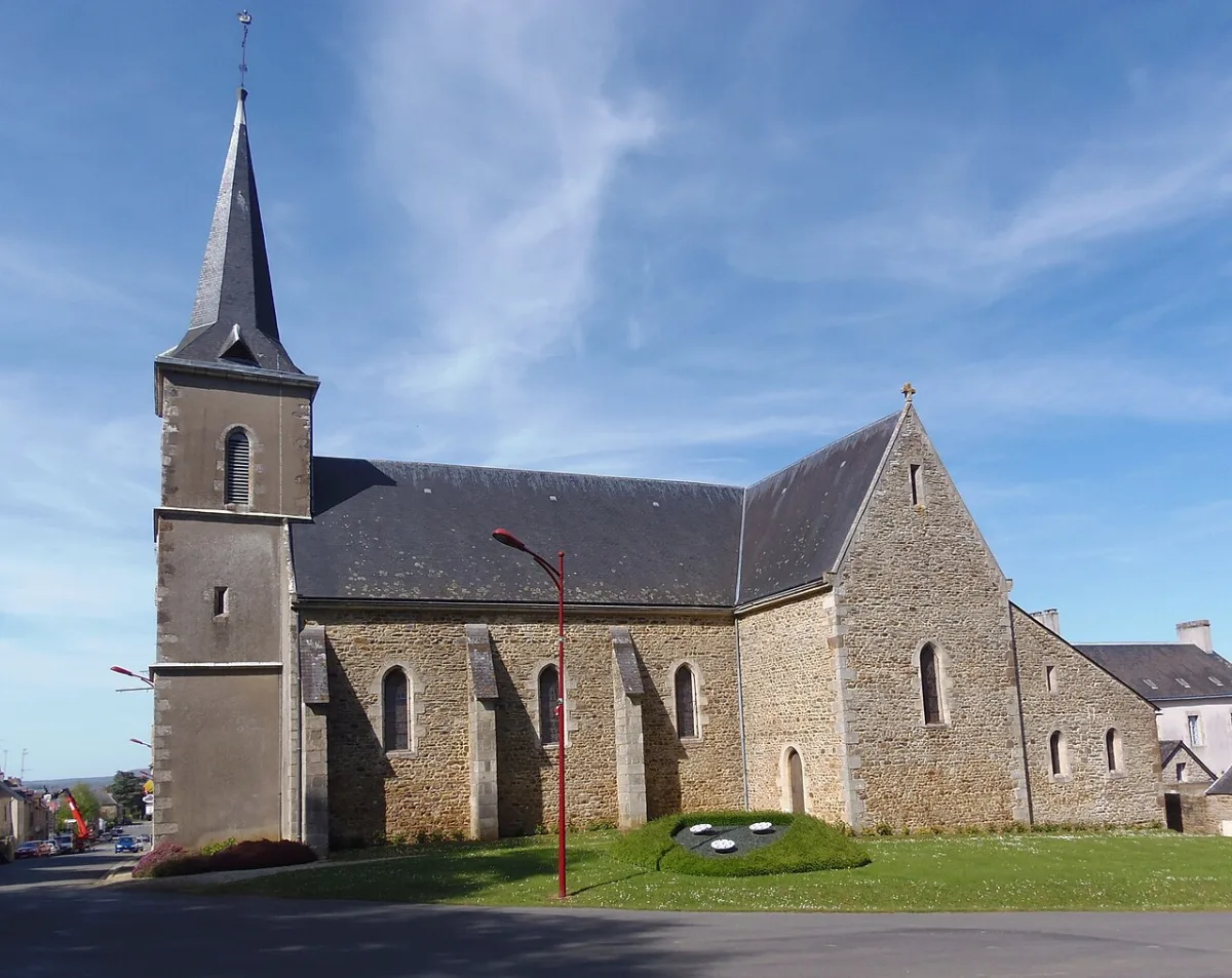 Eglise Saint-Symphorien de MOULINS-LE-CARBONNEL, Moulins Le Carbonnel