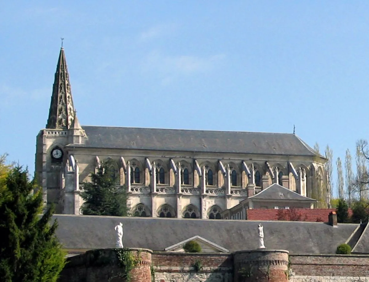 Église Saint-Jean-Baptiste / LONG, Long