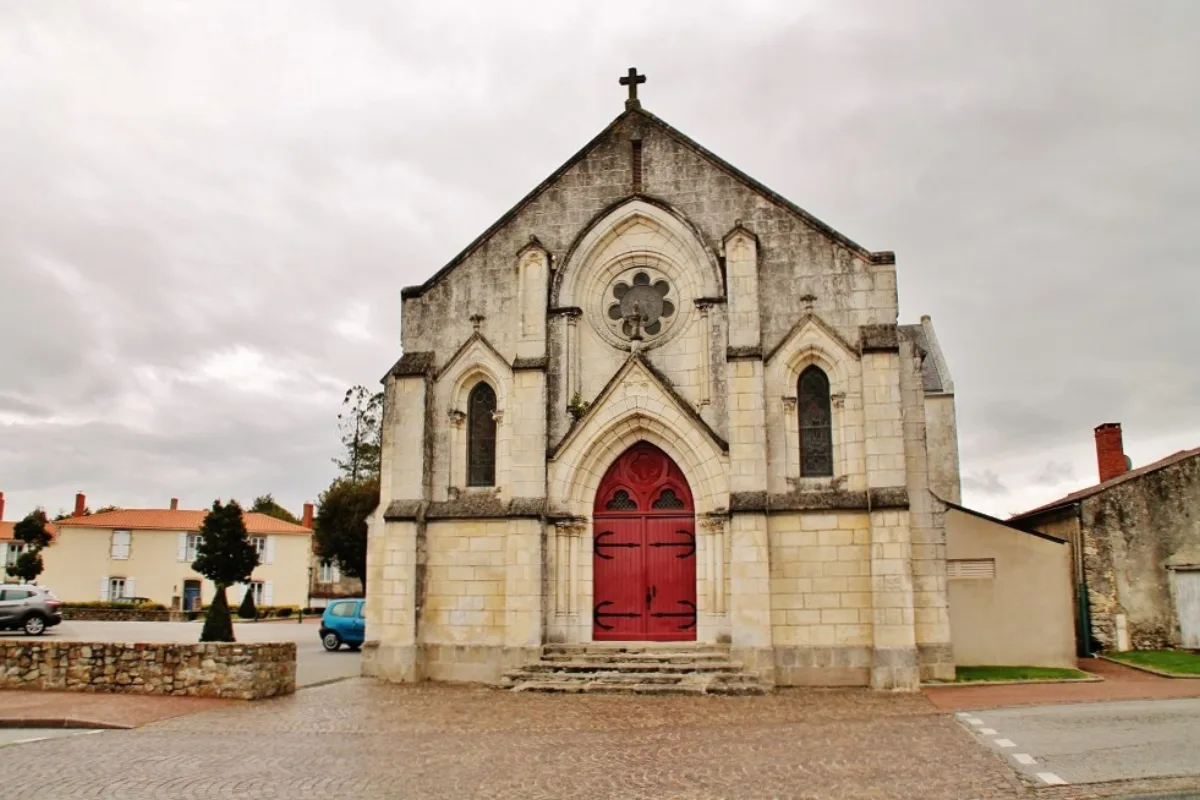 Église Saint Pierre (Aubigny-les Clouzeaux), Aubigny-les Clouzeaux