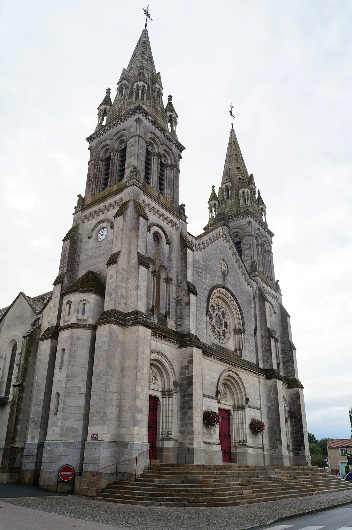 Église Saint Pierre (Les Essarts), Essarts-en-Bocage