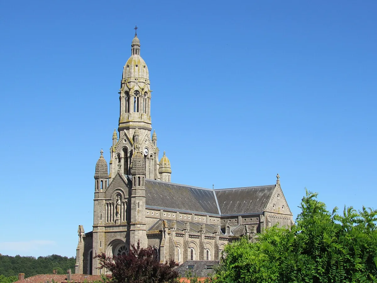 Basilique Saint Louis-Marie Grignion de Montfort (Basilique Montfort), Saint-Laurent-sur-Sèvre