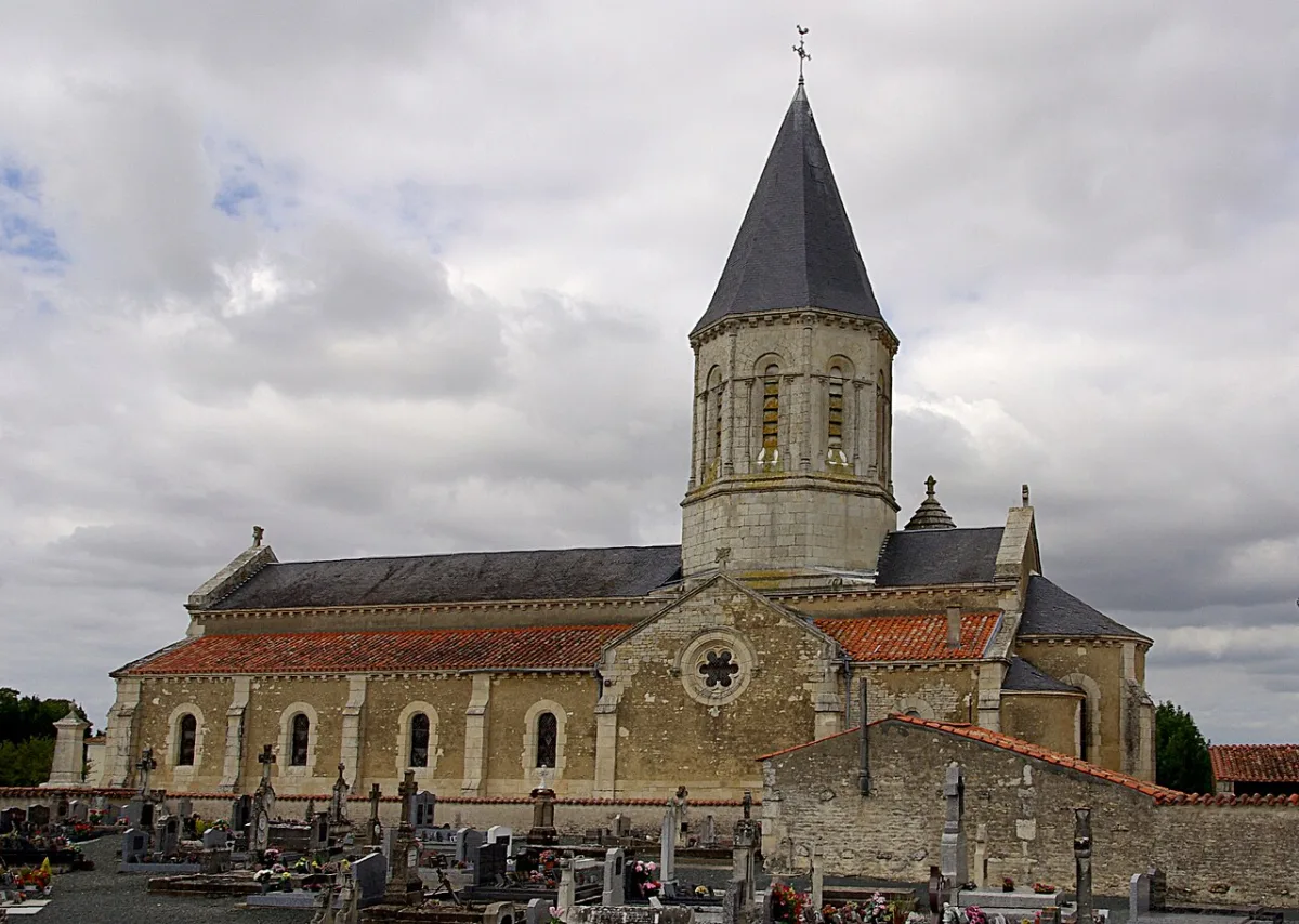 Église Saint Pierre (Saint-Pierre-le-Vieux), Saint-Pierre-le-Vieux