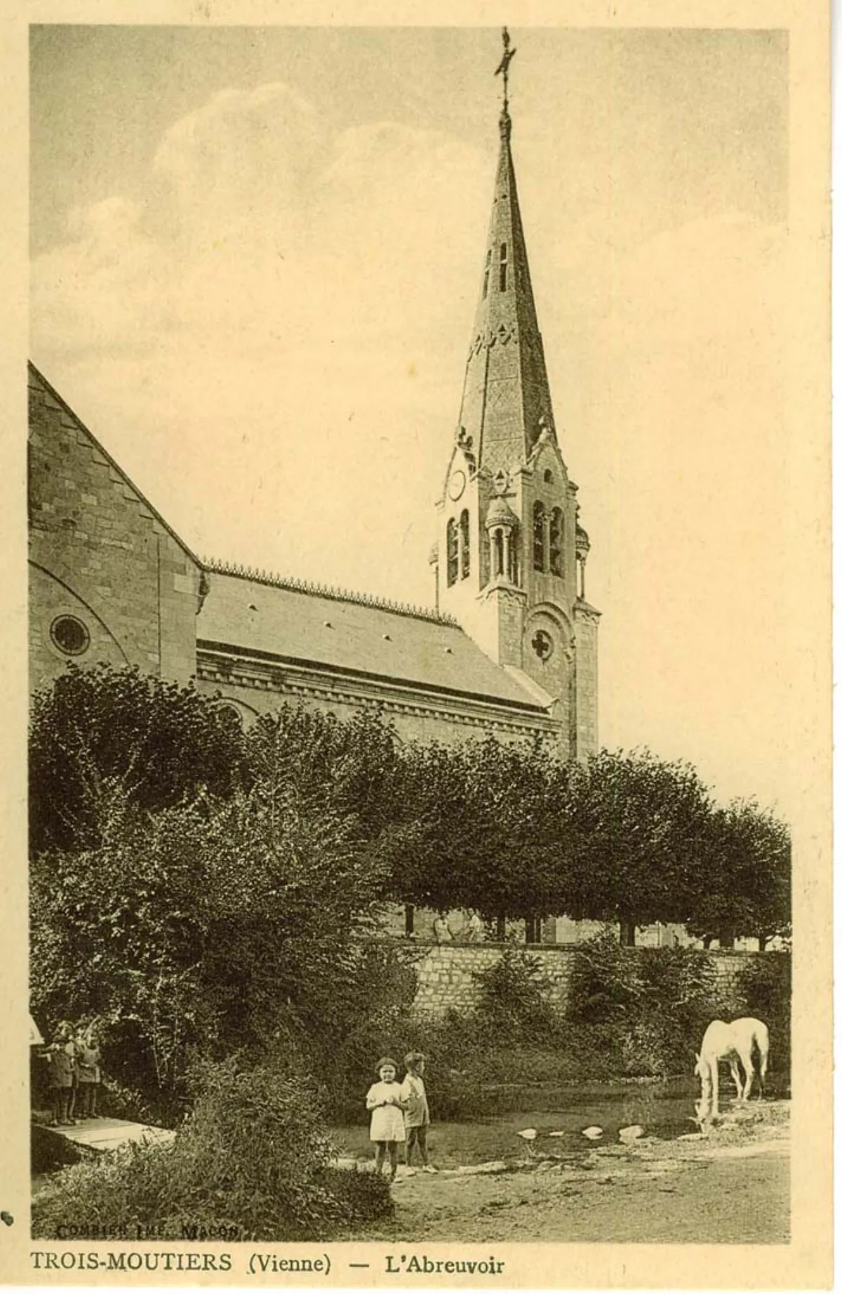 Les Trois-Moutiers (Saint-Hilaire), Les Trois Moutiers