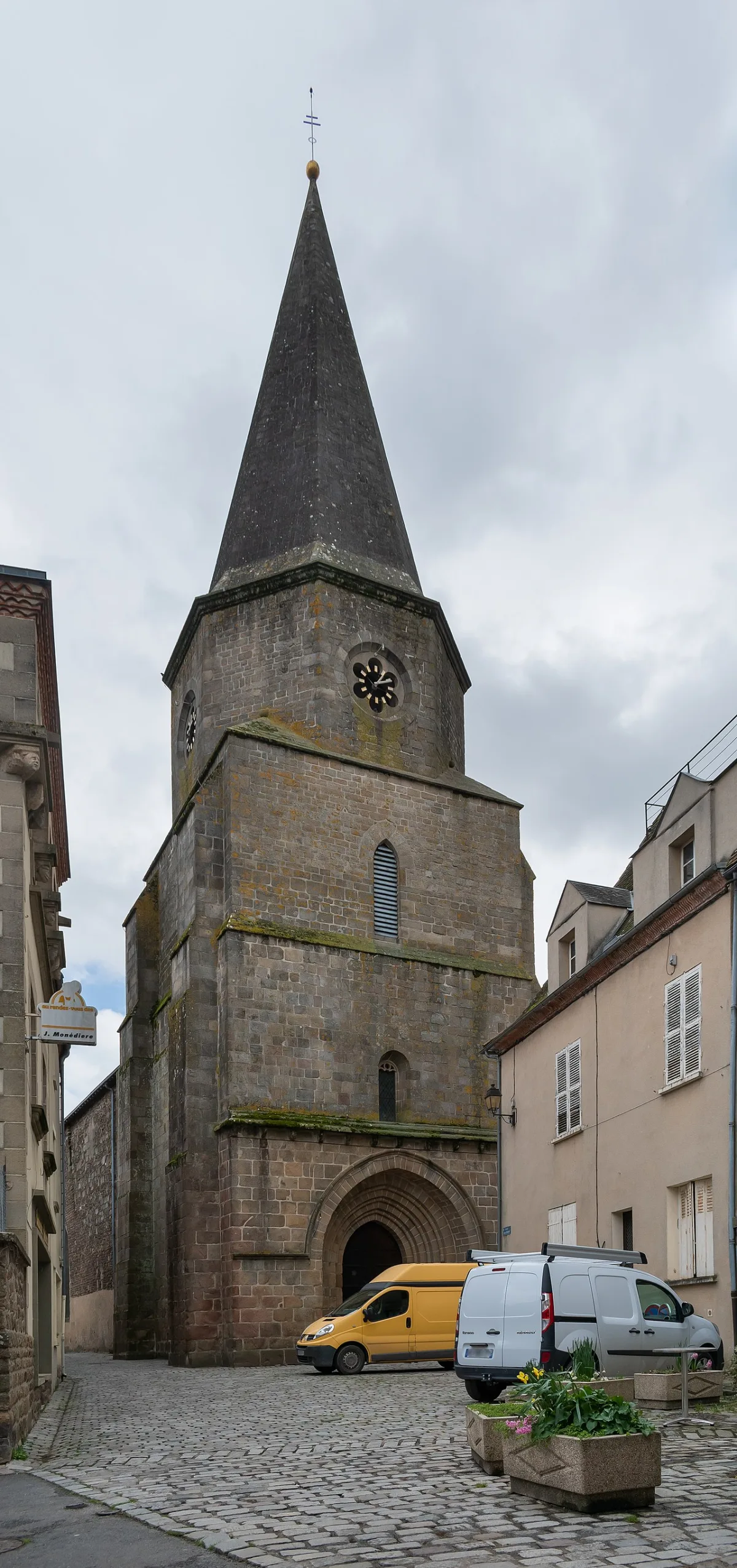 Église Saint-Maximin (MAGNAC-LAVAL), Magnac-Laval