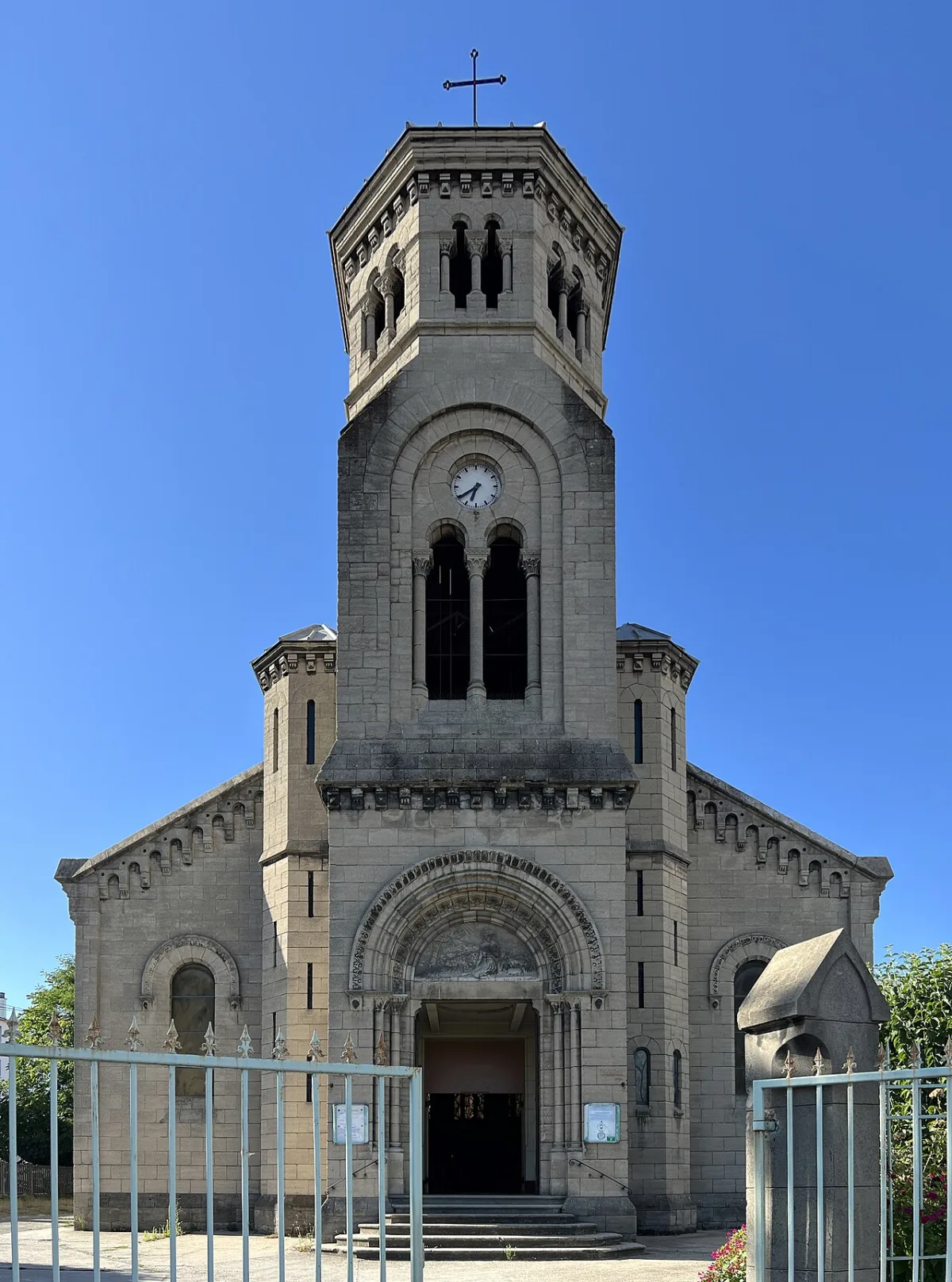 Sainte Jeanne d'Arc de la Mutualité, Saint Denis