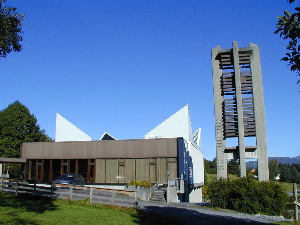 Ikornnes kirke (Ikornnes), Ikornnes