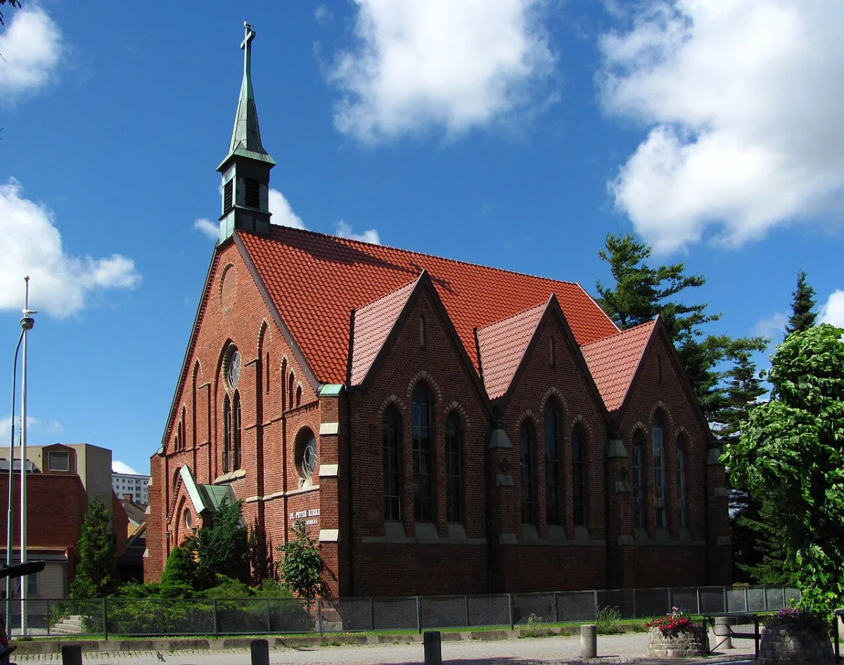 St. Peter kirke, Halden